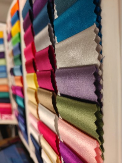 GZ-JNNU  彈力仿真絲  彈力色丁 畢業袍 細節-3